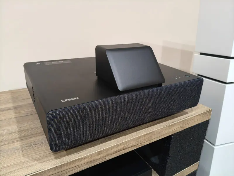 Epson EH-LS500B Android TV - Videoproiettore a tiro corto - USATO