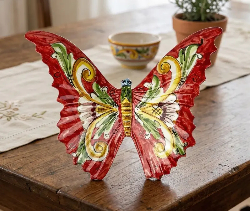 Farfalla in ceramica siciliana di caltagirone realizzata e decorata a mano art. 06