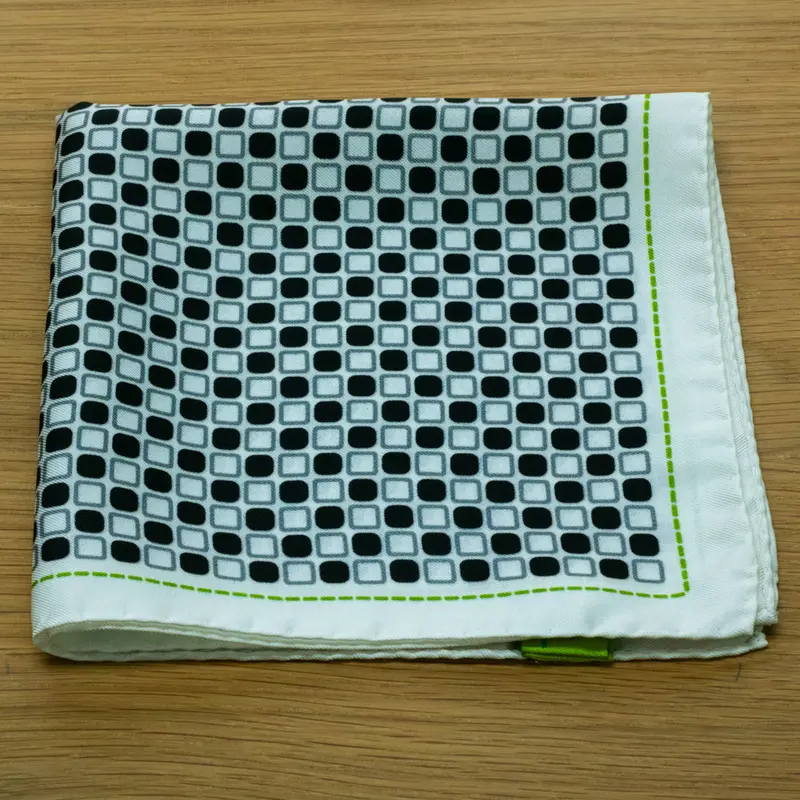 Fazzoletto da taschino in pura Seta stampata colore Nero Cod 029