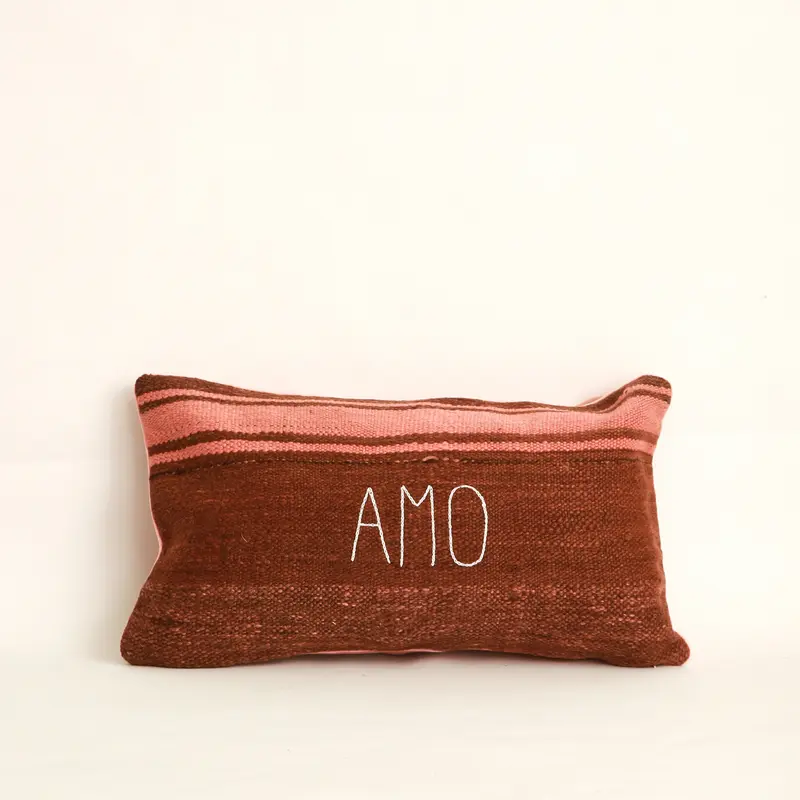 Fodera cuscino ricamata AMO, rosa antico — lana e cotone, 30x50 cm