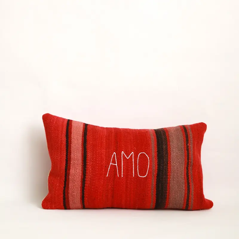 Fodera cuscino ricamata AMO, rosso — lana e velluto, 30x50 cm