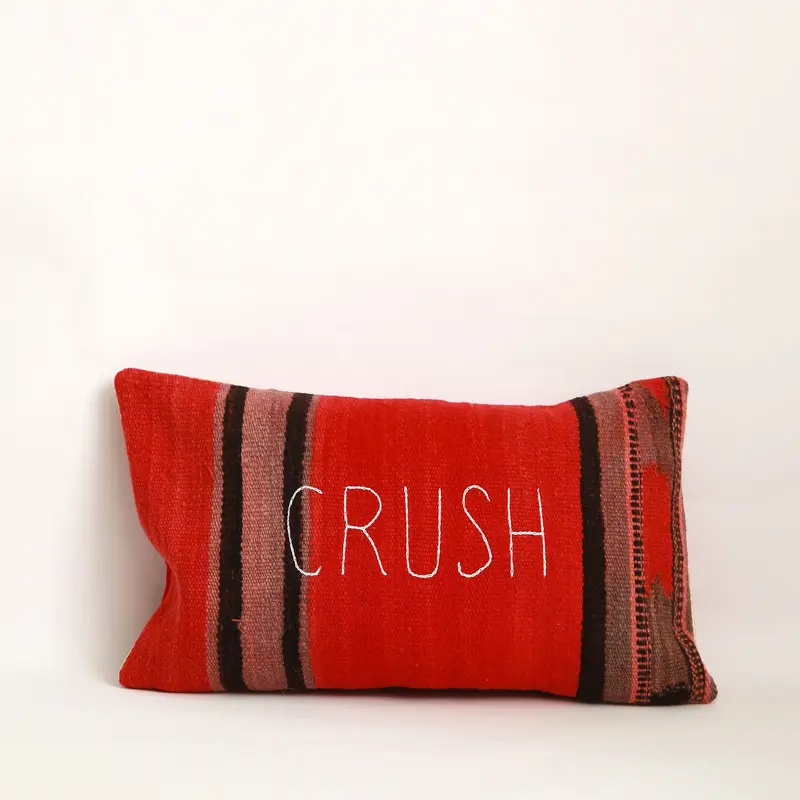 Fodera cuscino ricamata CRUSH, rosso — lana e velluto, 30x50 cm