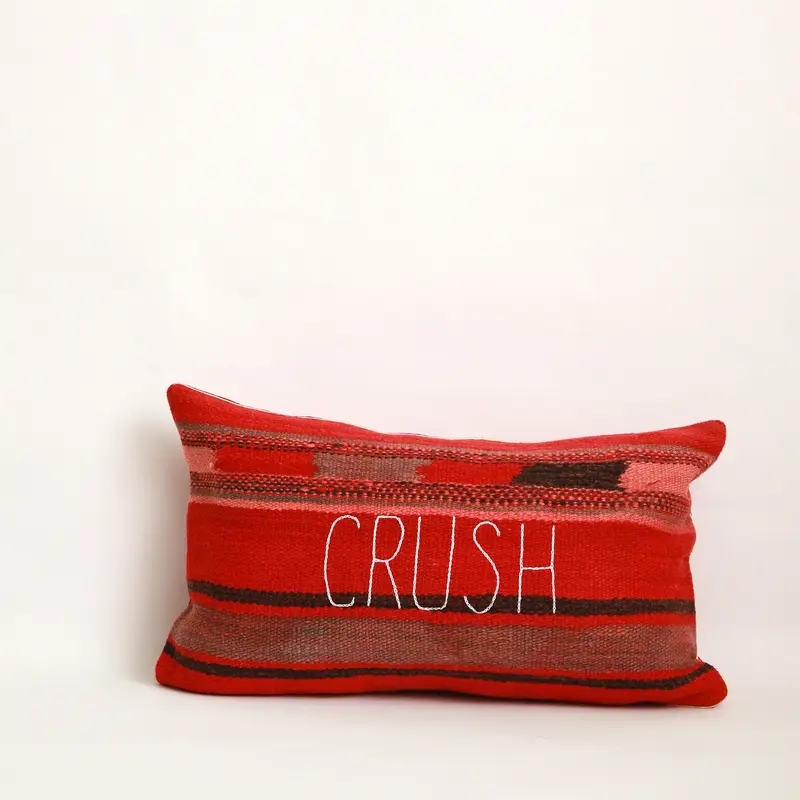 Fodera cuscino ricamata CRUSH, rosso — lana e velluto, 30x50 cm