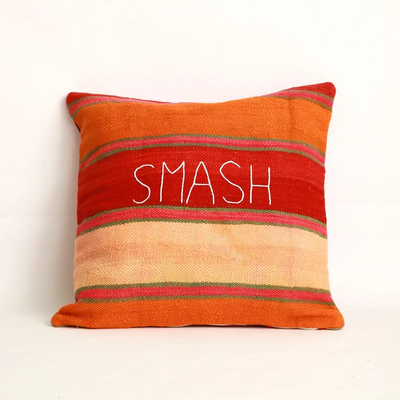 Fodera cuscino ricamata SMASH, rosa scuro — lana e velluto, 50x50 cm