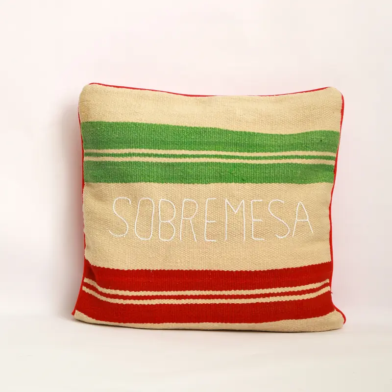 Fodera cuscino ricamata SOBREMESA, rosso acceso — lana/velluto, 50x50