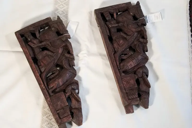 fregio , reggimensola in legno