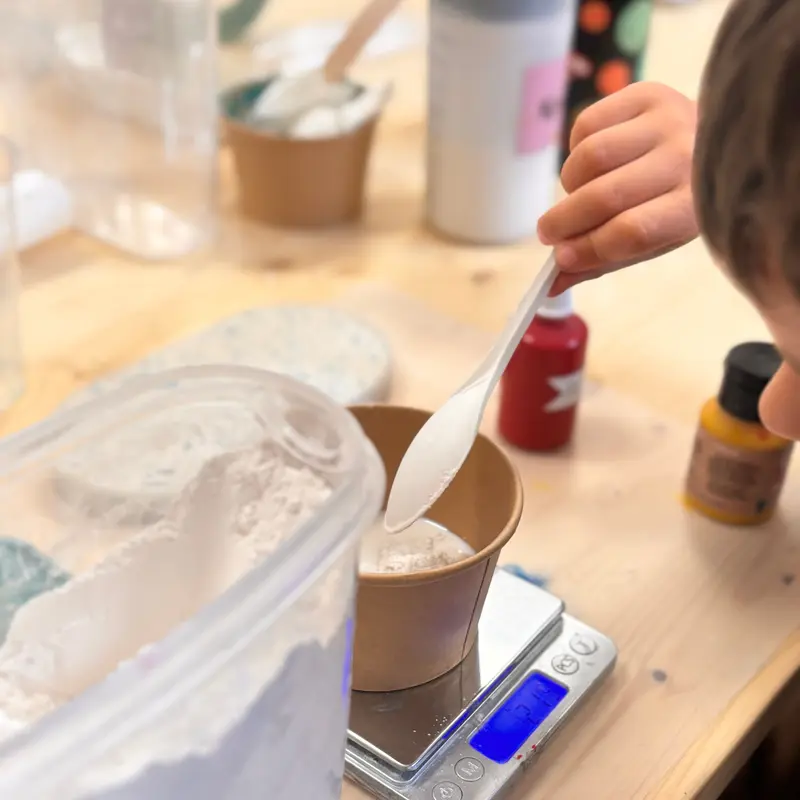 Kookie Kids Lab - Crea una ciotolina in eco resina e un ciondolo/portachiavi