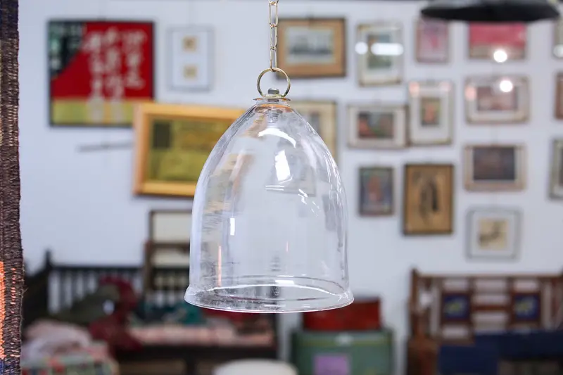Lampada a campana in vetro trasparente soffiato a mano - India