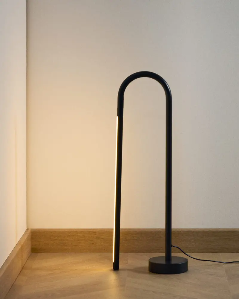 Lampada da tavolo Bow in alluminio nero