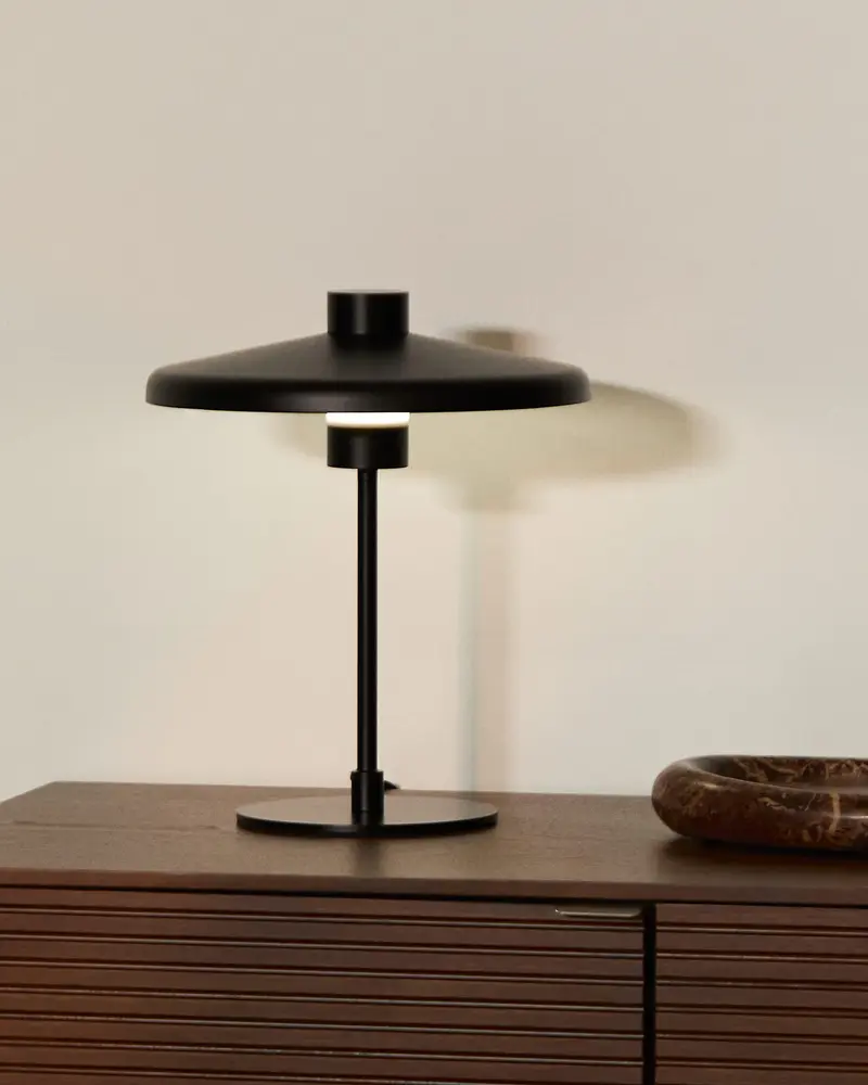 Lampada da tavolo Nuvira in metallo satinato nero
