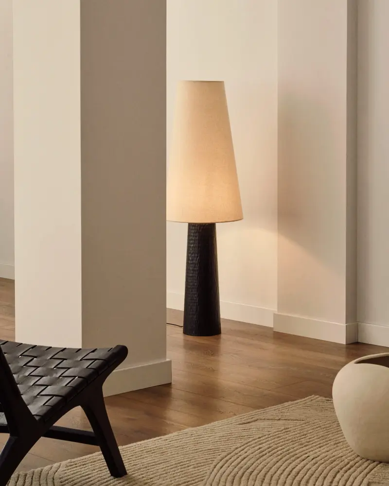 Lampada da terra Senni in metallo verniciato nero