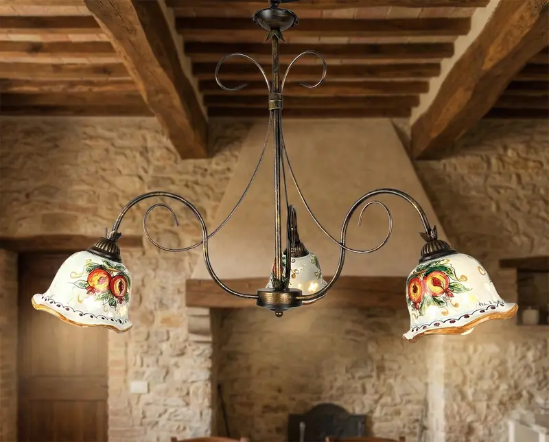 Lampadario a 3 luci in ferro battuto e ceramica siciliana realizzato e decorato artigianalmente coll. melograno