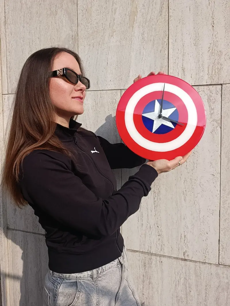 Lavoro su commissione Orologio da Parete in Legno Resina tema Capitan America 30 cm di diametro