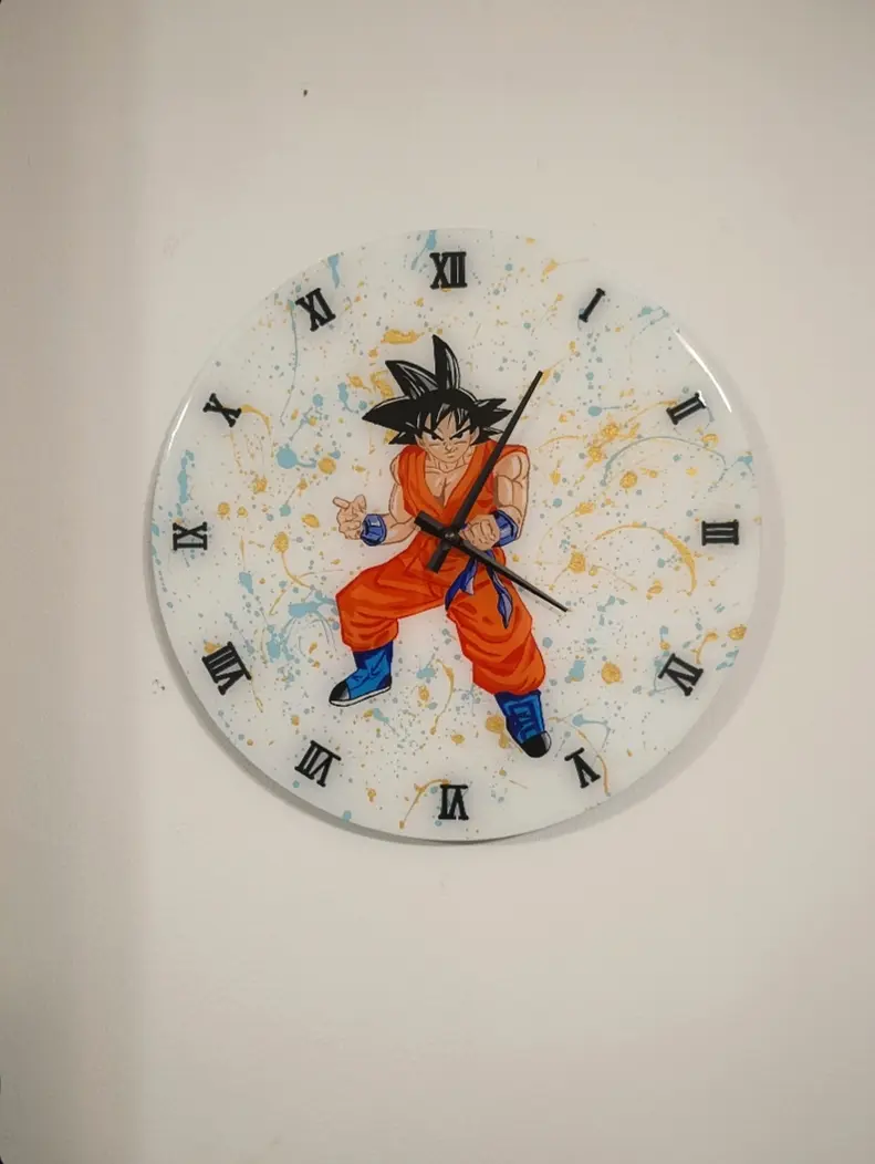 Lavoro su commissione Orologio da Parete in legno Resina tema Dragon Ball 40 cm di diametro