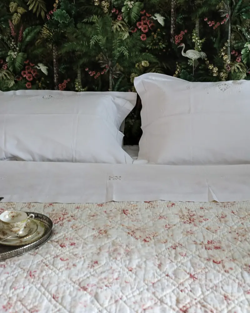 Lenzuolo Matrimoniale con Due Federe in Lino-Cotone — Ricamo ad Ago Bianco su Bianco e Punto in Aria