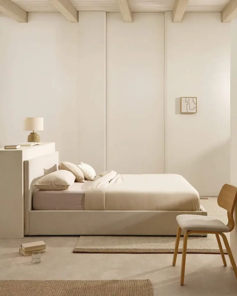 Letto con contenitore apribile Nahiri in ciniglia beige per materasso 180 x 200 cm
