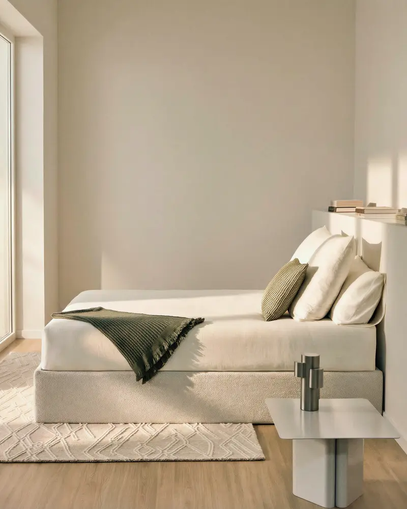 Letto contenitore sfoderabile Nelzi in ciniglia écru per materasso da 160 x 200 cm FSC 100%