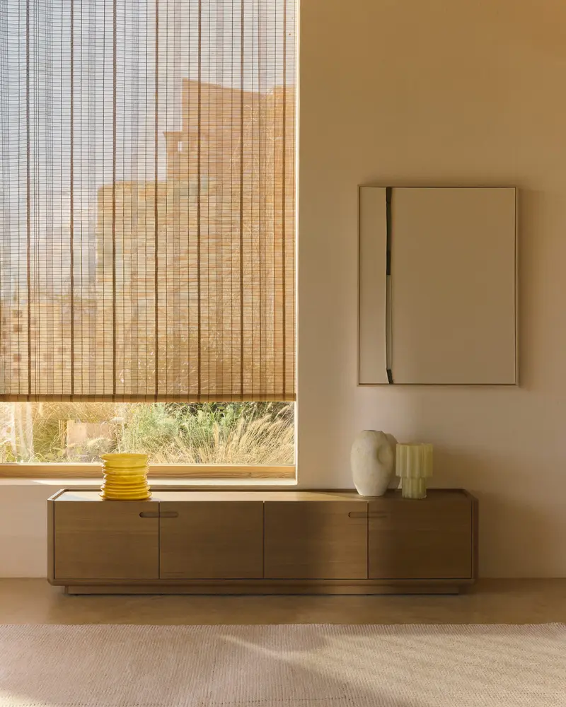 Mobile TV Arelida in impiallacciato e legno massiccio di rovere con finitura marrone chiaro 200 x 44 cm FSC Mix Credit