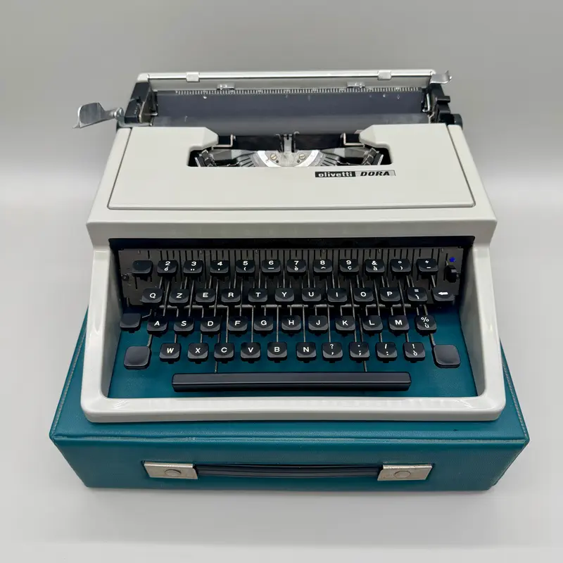Olivetti Dora grigia macchina scrivere con custodia design Sottsass 1965 ca