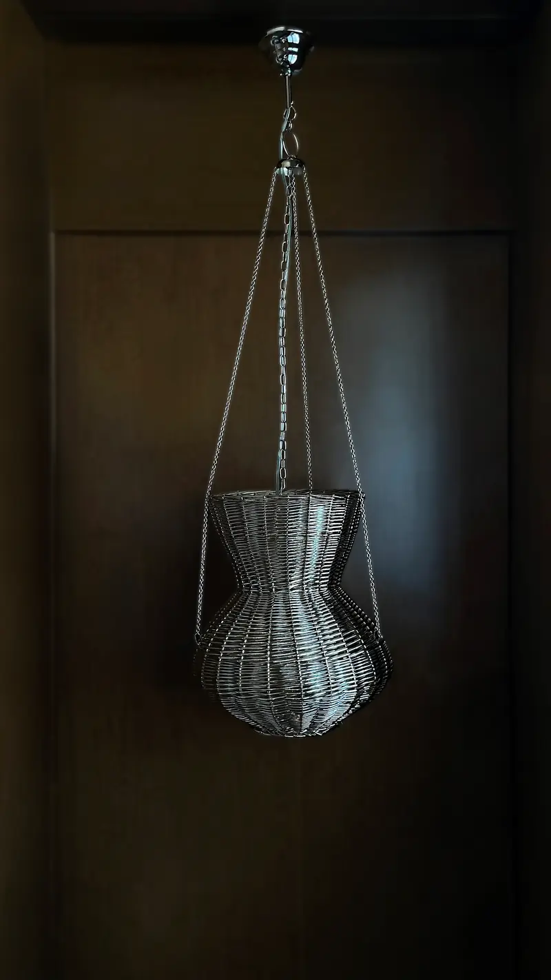 OMAN – Lampadario Scultoreo Contemporaneo in Vimini Intrecciato
