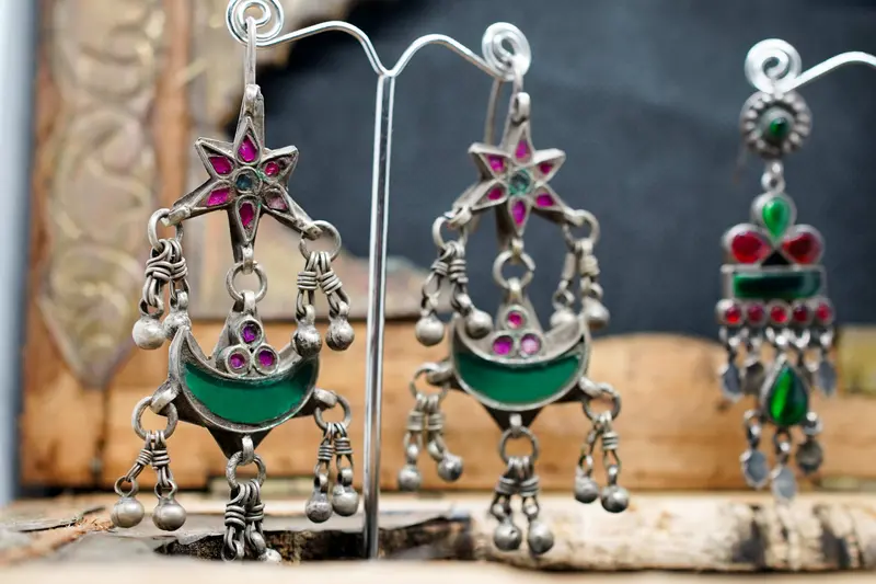 Orecchini pendenti in argento 925 e pasta vitrea - Stile Kundan Rajasthan