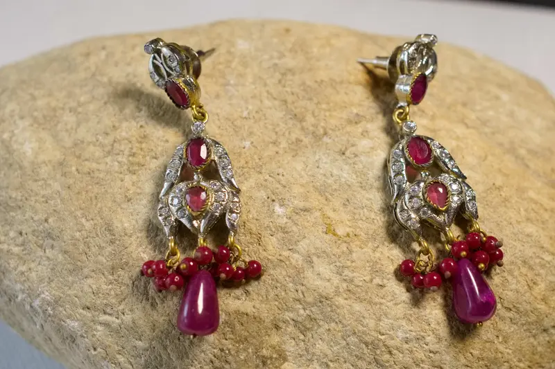 Orecchini Pendenti in Argento 925 e Radice di Rubino - Stile Vittoriano