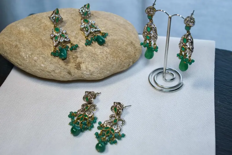 Orecchini Pendenti in Argento 925 e Radice di Smeraldo - Stile Vittoriano