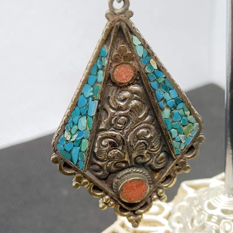 Orecchini pendenti in german silver e argento stile etnico tibetano con corallo e turchese