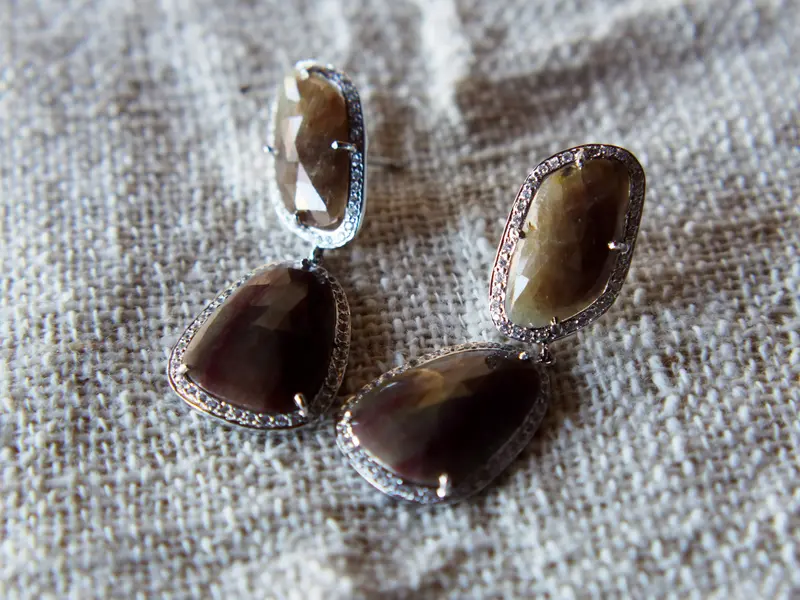 orecchino calcedonio brown , zirconi , argento