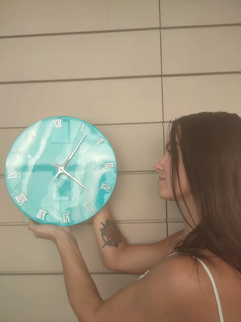 Orologio Da Parete in Legno Resina effetto Marmo color Tiffany e Madreperla 30 cm di diametro.