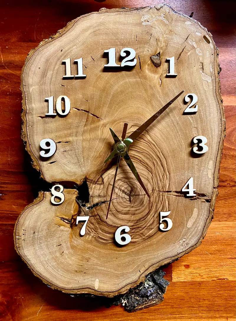 Orologio in ulivo