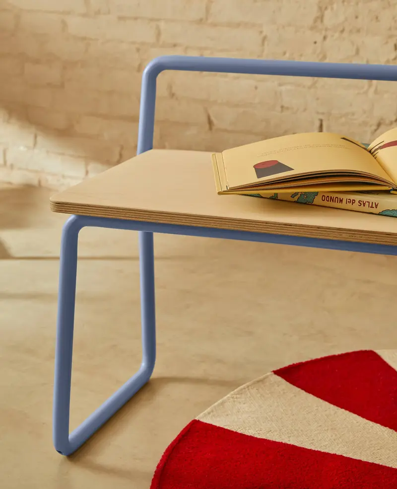 Panchina Tinn in impiallacciatura di frassino e struttura in metallo blu 75 cm