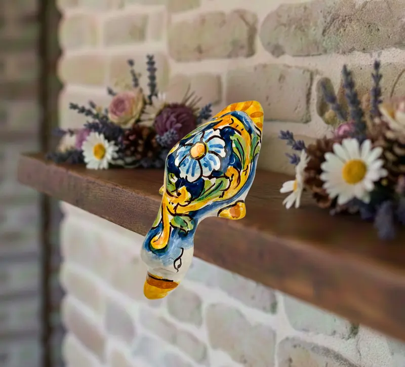 Papera in ceramica siciliana di santo stefano di camastra realizzata e decorata totalmente a mano barocco