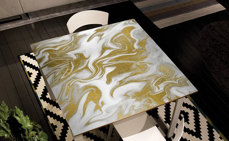 Pellicola tavolo Marble 8 – Rivestimento adesivo effetto marmo chiaro