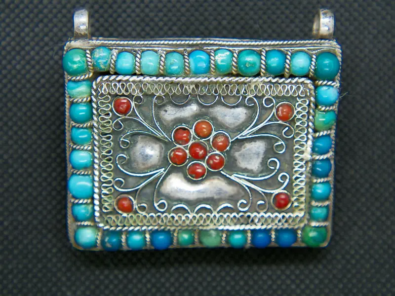 pendaglio turchese e corallo