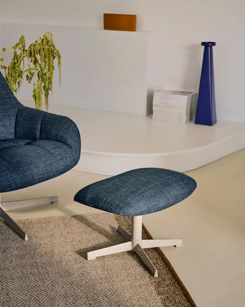 Poggiapiedi Jaspe blu e metallo con finitura grigio