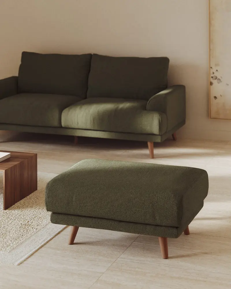 Poggiapiedi Karin verde scuro con gambe in legno massiccio di faggio con finitura tono naturale 90 x 70 cm
