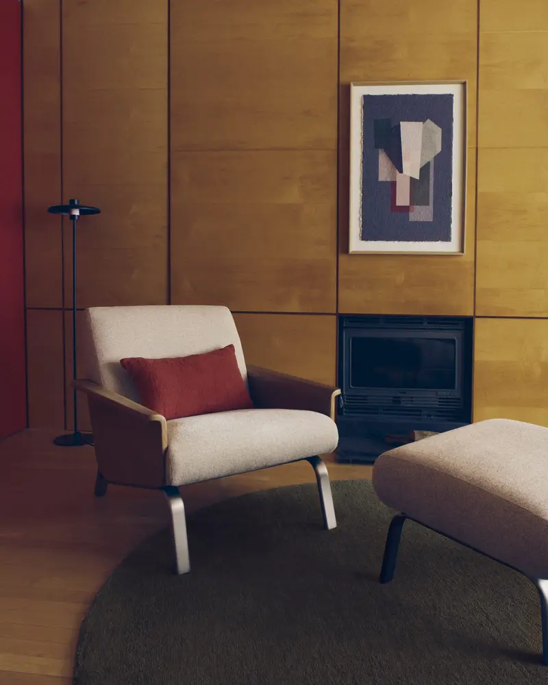 Poltrona Amsen beige in compensato di rovere e gambe in acciaio inox spazzolato