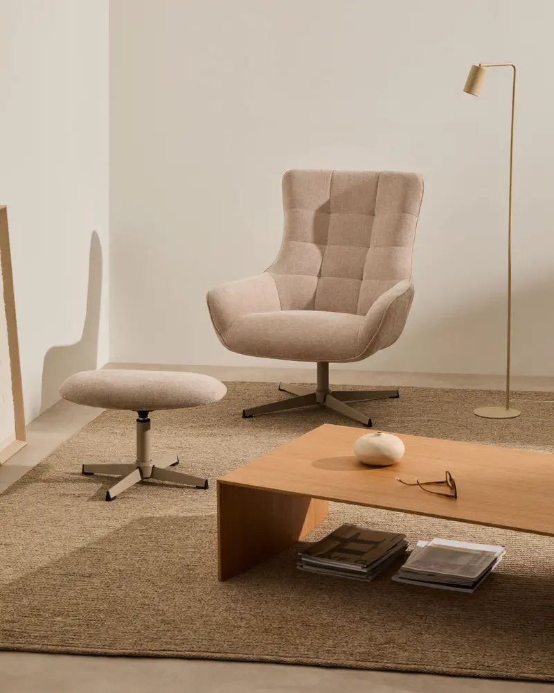 Poltrona girevole Teryl di ciniglia beige e metallo con finitura grigio