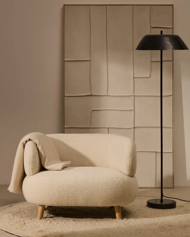 Poltrona Luisa in tessuto bouclé écru in legno massiccio di faggio 90 cm