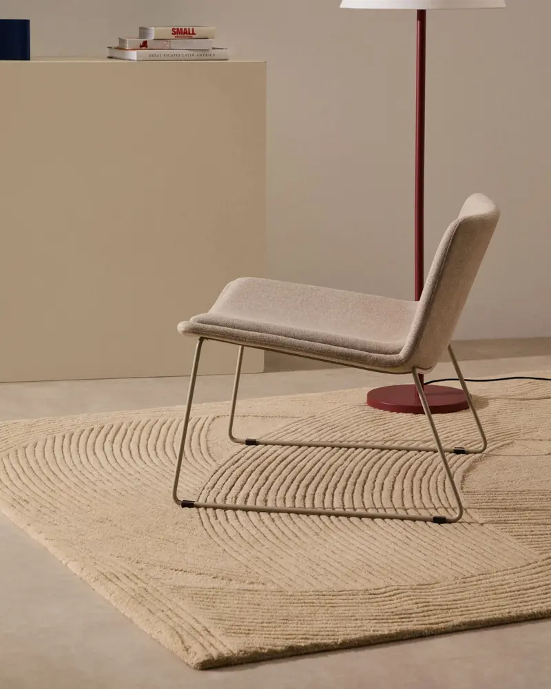 Poltrona Zahara beige e acciaio con finitura beige