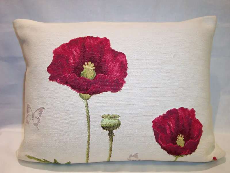 POPPY LIGHT PILLOW TAPESTRY
