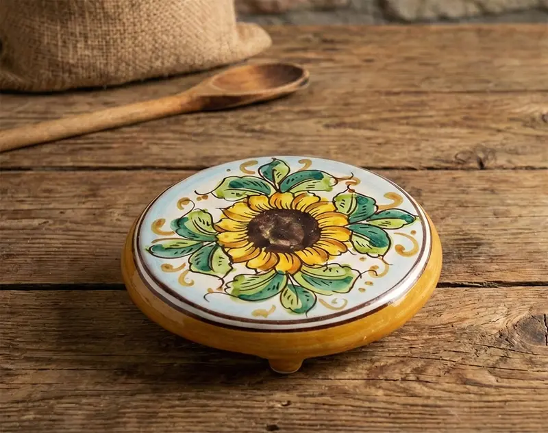 Porta caffettiera in ceramica decorata a mano da ceramisti siciliani girasole art 20