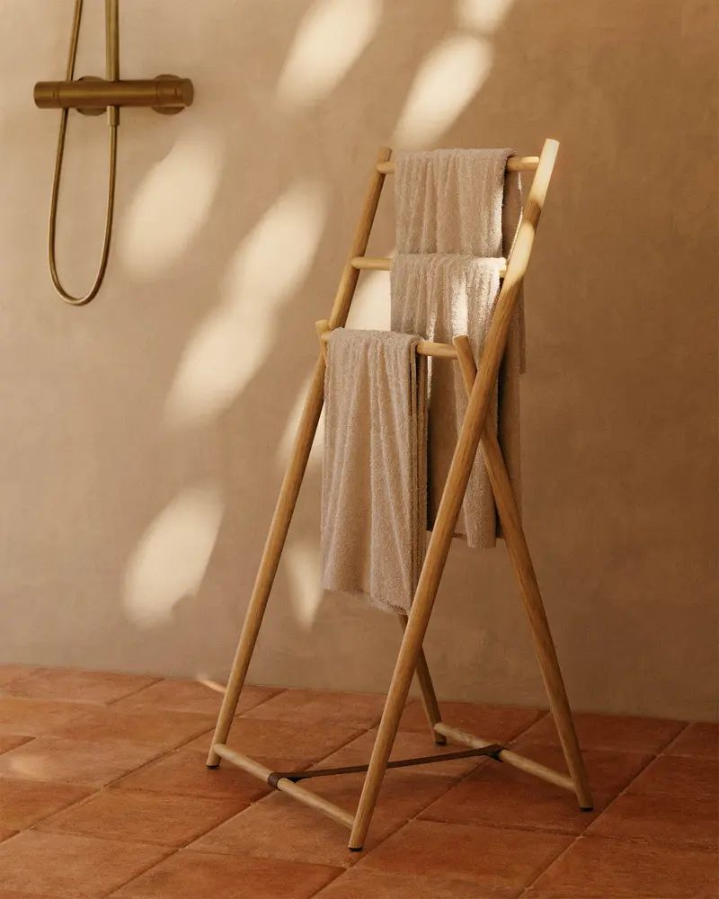 Portasciugamani Kenta in legno massiccio di teak 50 x 95 cm