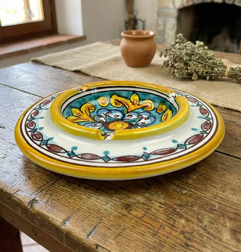 Posacenere rotondo in ceramica decorata a mano da ceramisti siciliani art. gomes