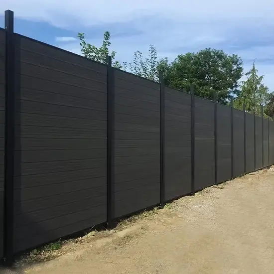 Recinzione prefabbricata componibile in panelli sandwich altezza 300 cm