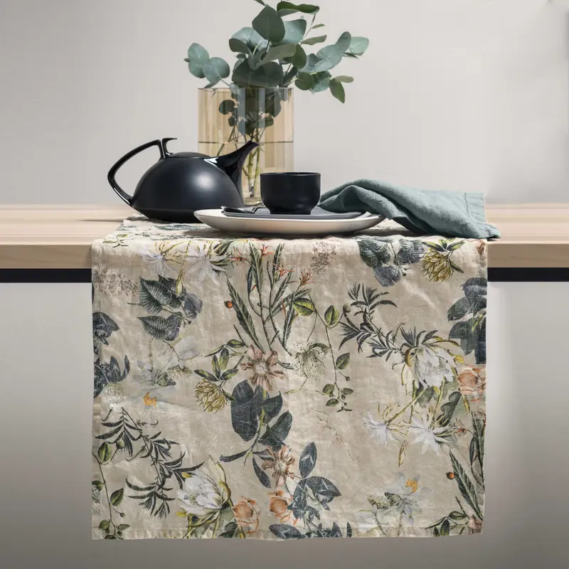 Runner in lino con stampa Erbario