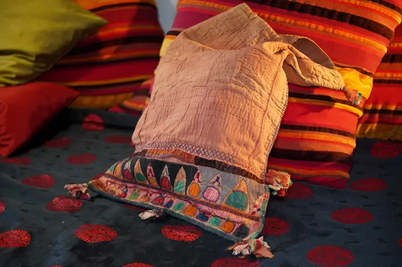 Sacco antico indiano in tessuto Kantha Tribale — Ricamo nomade Gujarat/Rajasthan