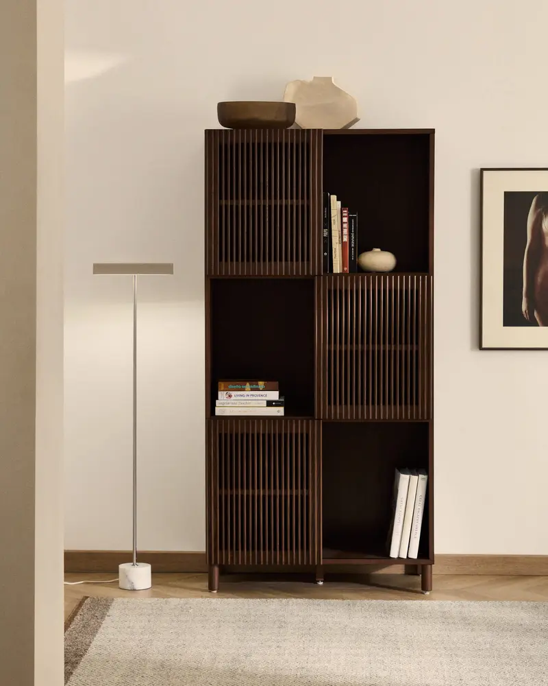 Scaffalatura Beyla in impiallacciato e legno massiccio di frassino con finitura noce 84,5 x 170 cm