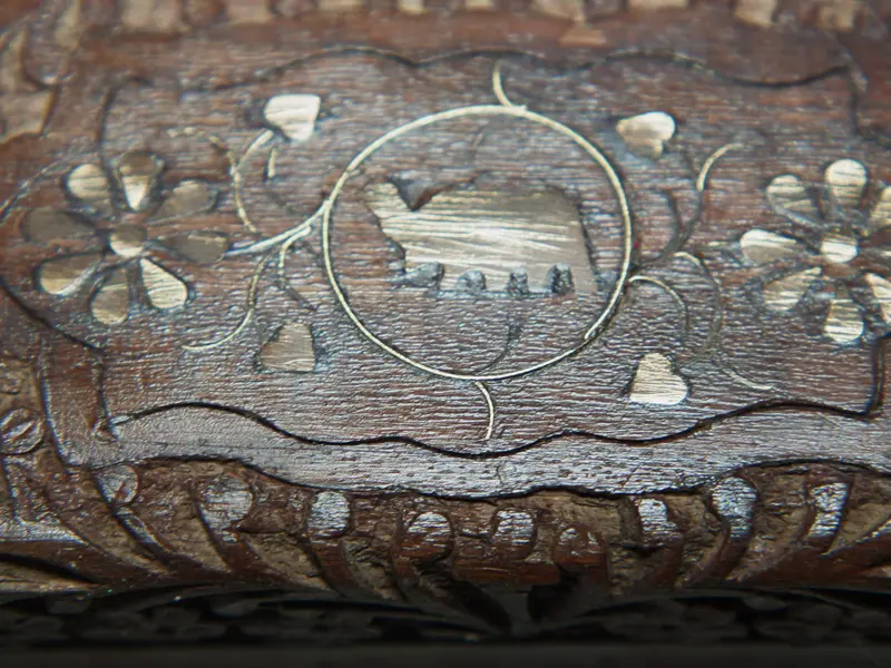 scatolina indiana in legno e metallo cod.BOX60